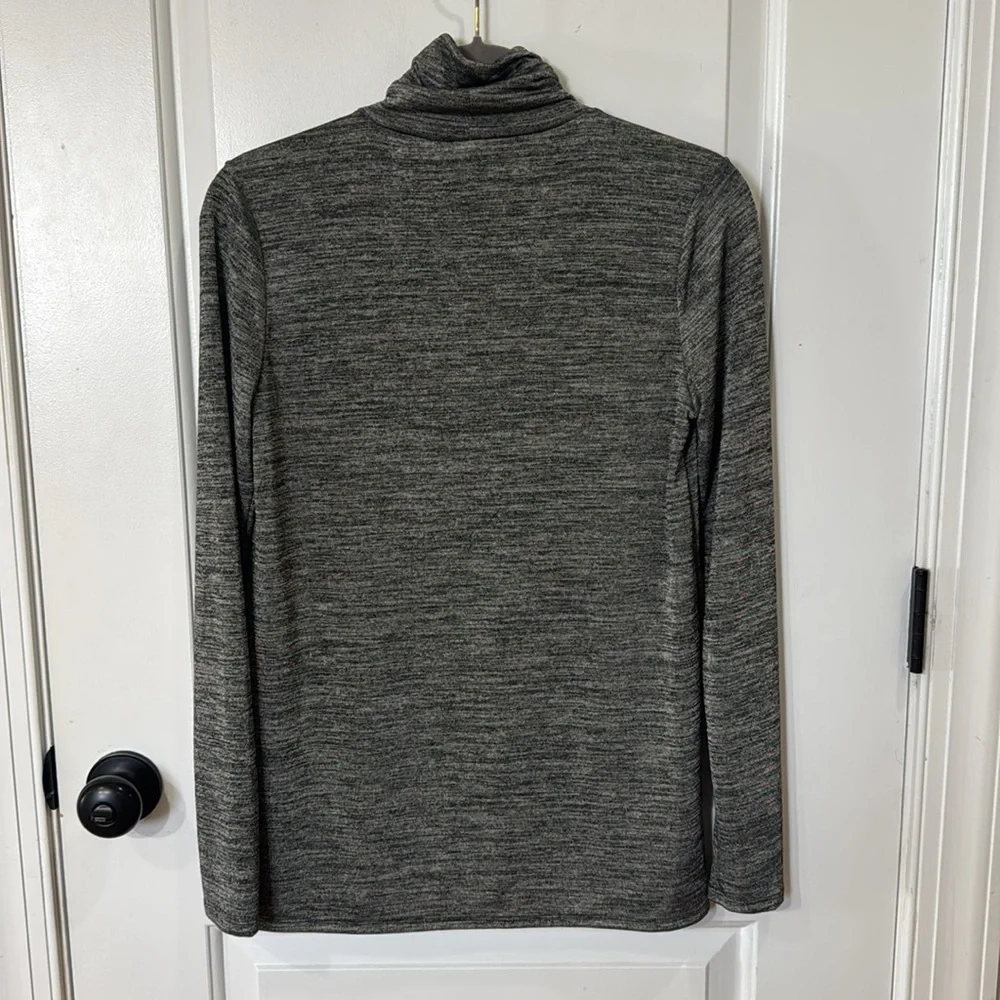 *NEW* VINCE SLINKY TURTLE NECK GUNMETAL SHIMMER SIZE SMALL - Picture 8 of 9